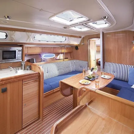 Boat In 船上ホテル *